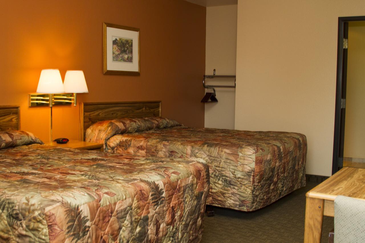 Cottonwood Inn & Suites Phillipsburg Екстериор снимка